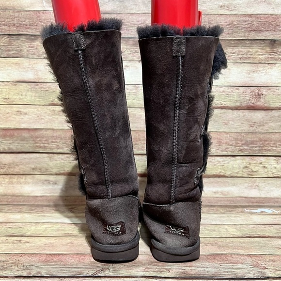 Ugg Brown Tripple Button Bailey Boots - Picture 7 of 11